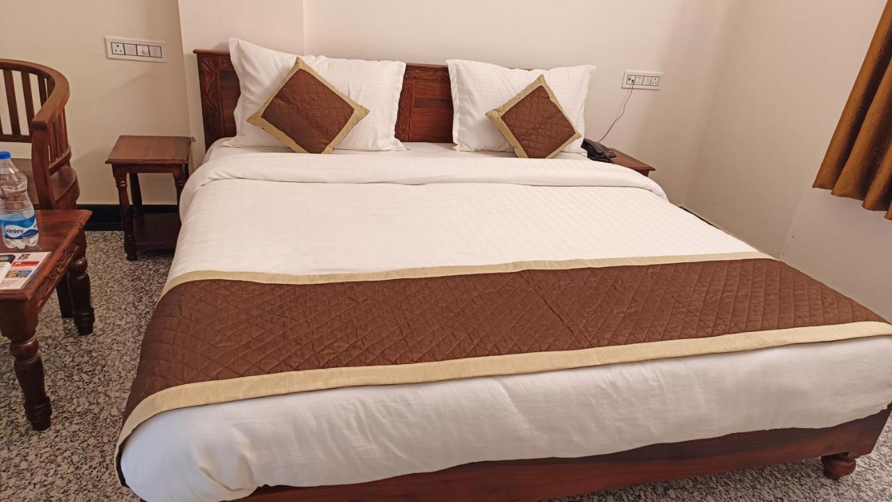 Teerth Palace 3*